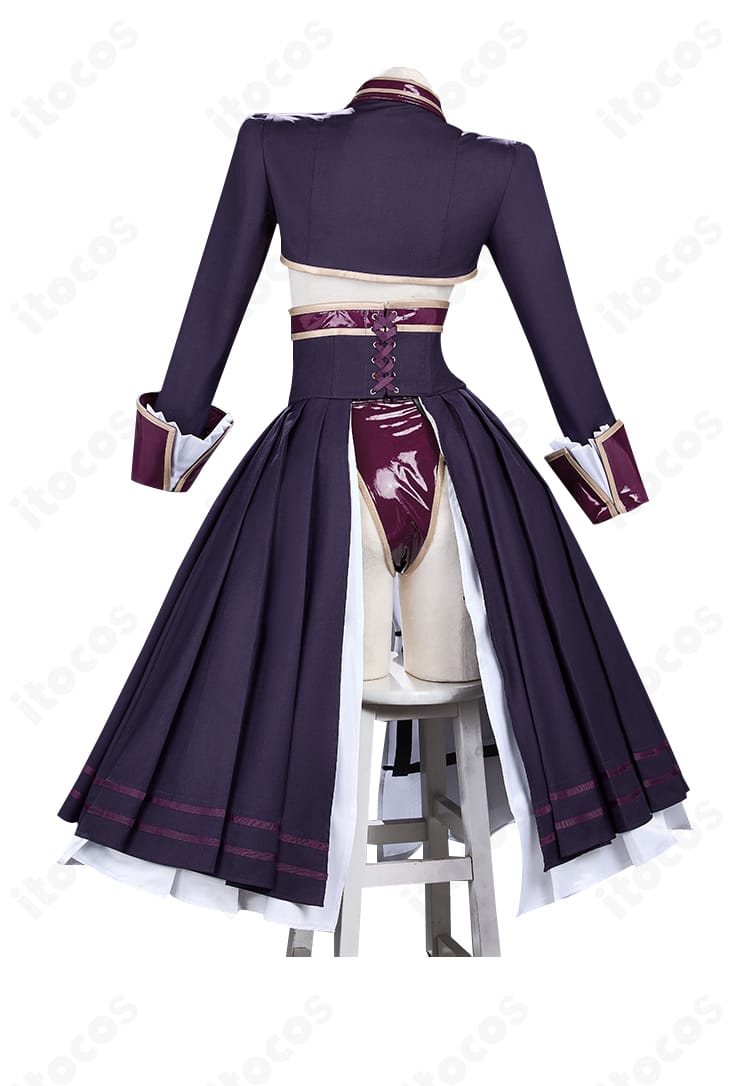 マジアベーゼ衣装の背面図。背面装飾とスカートの落ち感、ヘムラインのバランスを示すディテール