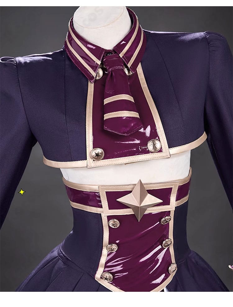 ネクタイとウエスト装飾の接写。マジアベーゼの象徴的モチーフを高密度で再現した質感が分かるアップ