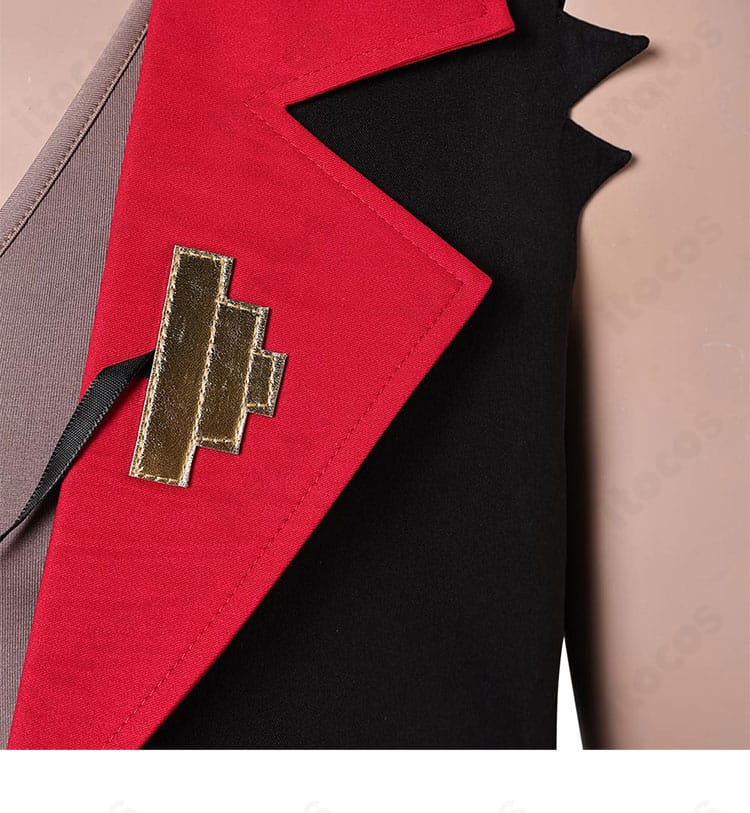 サタン コスプレ衣装の襟元ディテール。刺繍と装飾パーツの質感が分かる近接カット。