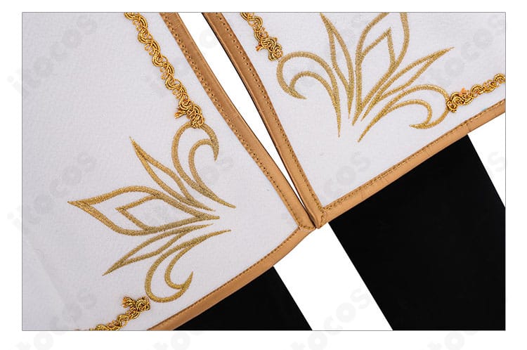 背面の衣裾装飾ディテール。動きに合わせて映えるパターンと生地の落ち感を確認。