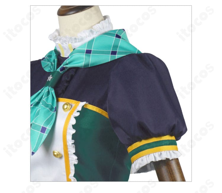 藤堂ユリカ 衣装の肩・袖装飾ディテール。パーツの重なりとステッチワークが際立つ。