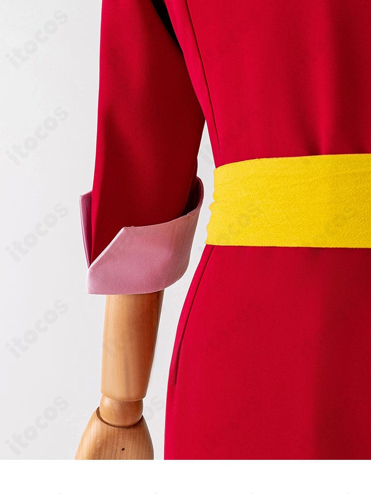 神楽衣装の袖口ディテール。袖口の縁取りとカーブラインの仕上げを示すクローズアップ。