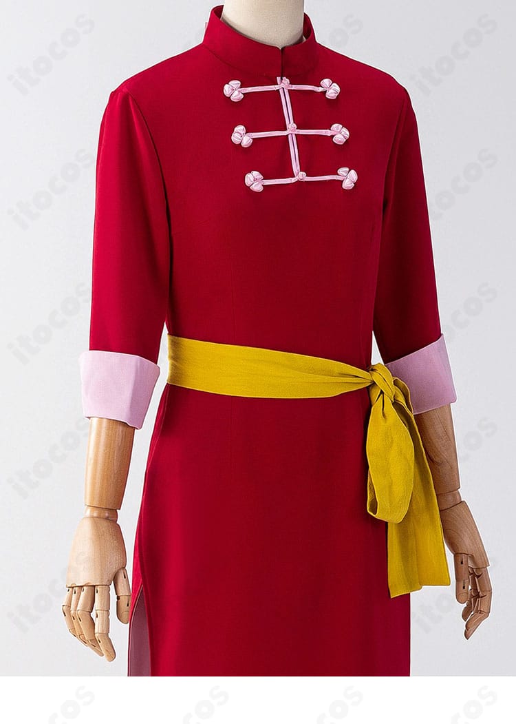 神楽コスプレ衣装の装飾クローズアップ。縁取りや刺繍の質感と色のコントラストを強調。