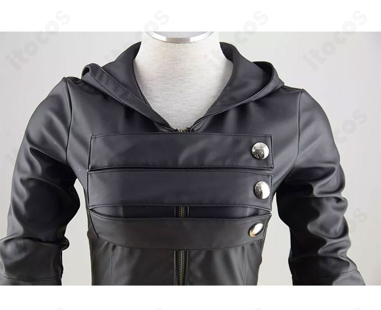 霧嶋董香の戦闘服・襟元ディテール。領口の装飾パーツと縫い目の整いを近距離で表現。