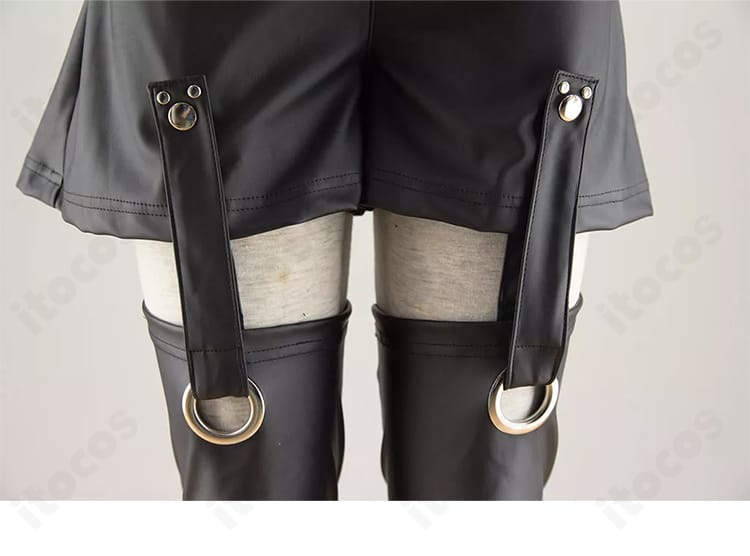 霧嶋董香の戦闘服・パンツ装飾の接写。ポケット周りと装飾ラインの配置・ステッチが分かる。