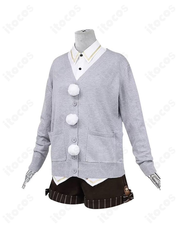 インナーの正面ディテール。セーターとシャツの重ね着バランスと縫製の仕上がり