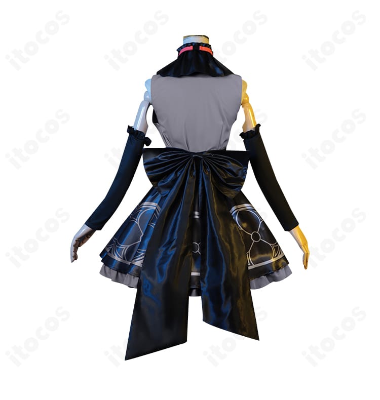 蒼森ミネ アイドル衣装の背面。背部の蝶結びとスカートの広がり、背面のシルエット設計が分かるカット。