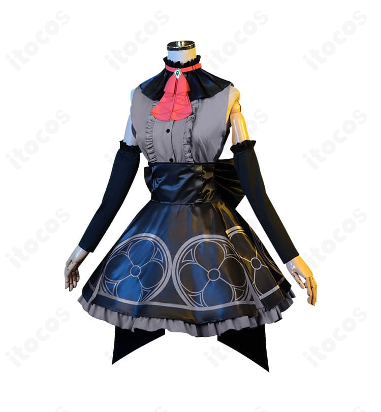 蒼森ミネ アイドル衣装の左側ディテール。スカートのフリル量とアームカバーの切り替え・装飾を鮮明に示す写真。