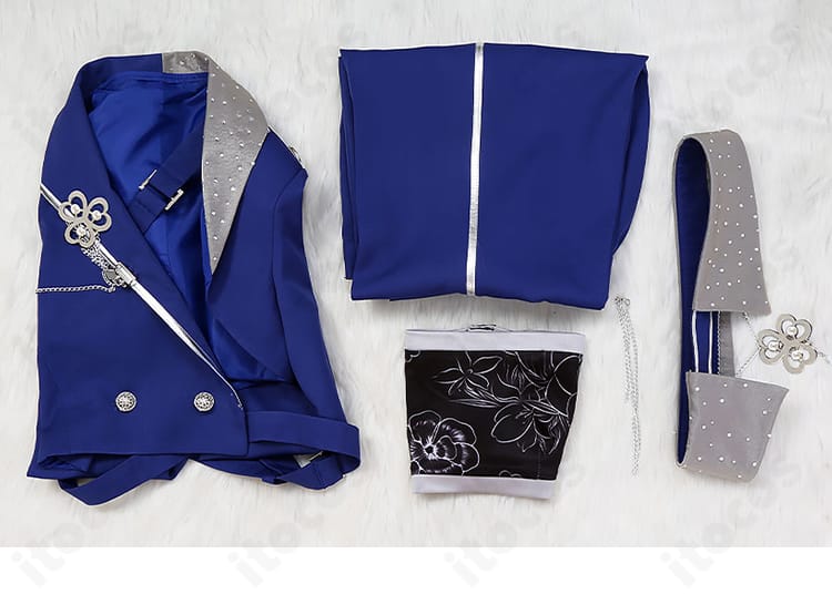 桃井愛莉 コスプレ衣装のセット内容一式。コート、チューブトップ、ズボン、ベルト、胸飾り、ネックレスを並べた構成写真。