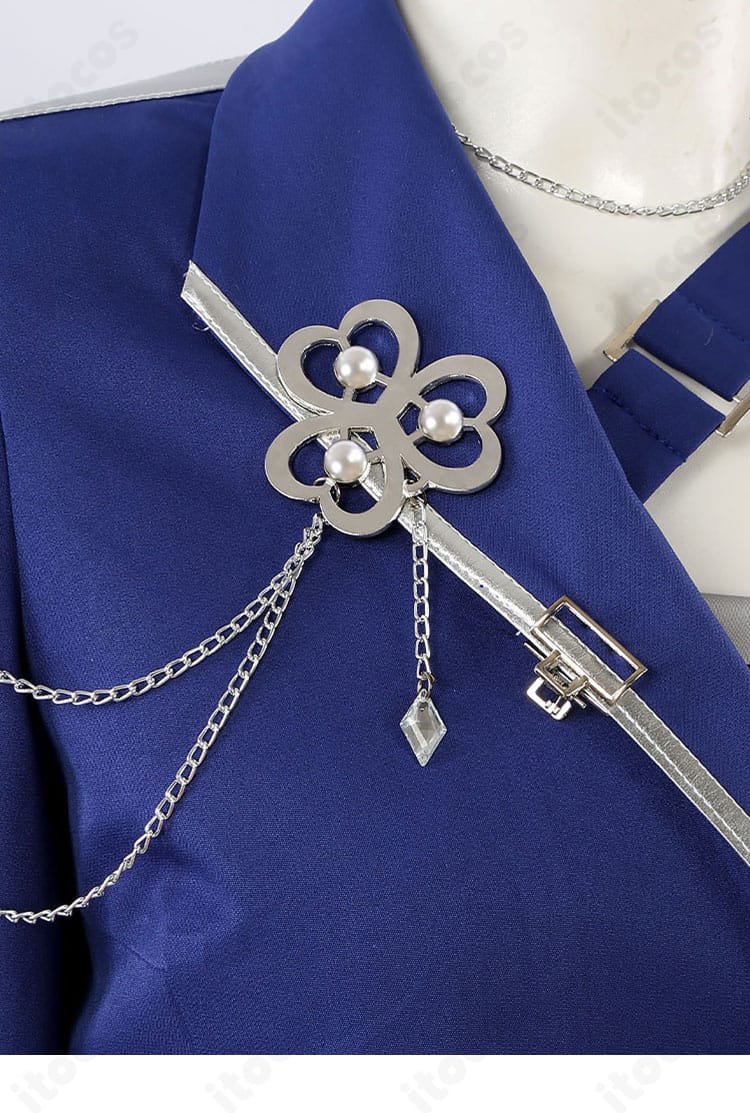 衣領まわりのディテール。桃井愛莉 特訓後衣装のネックライン装飾と胸飾りの質感を寄りで撮影。