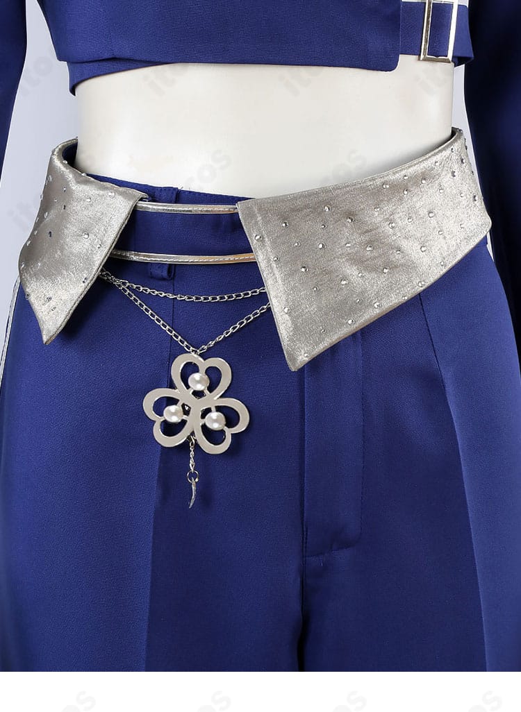 腰部分の装飾詳細。ベルトと腰飾りの配置、色分けのコントラストが分かる写真。