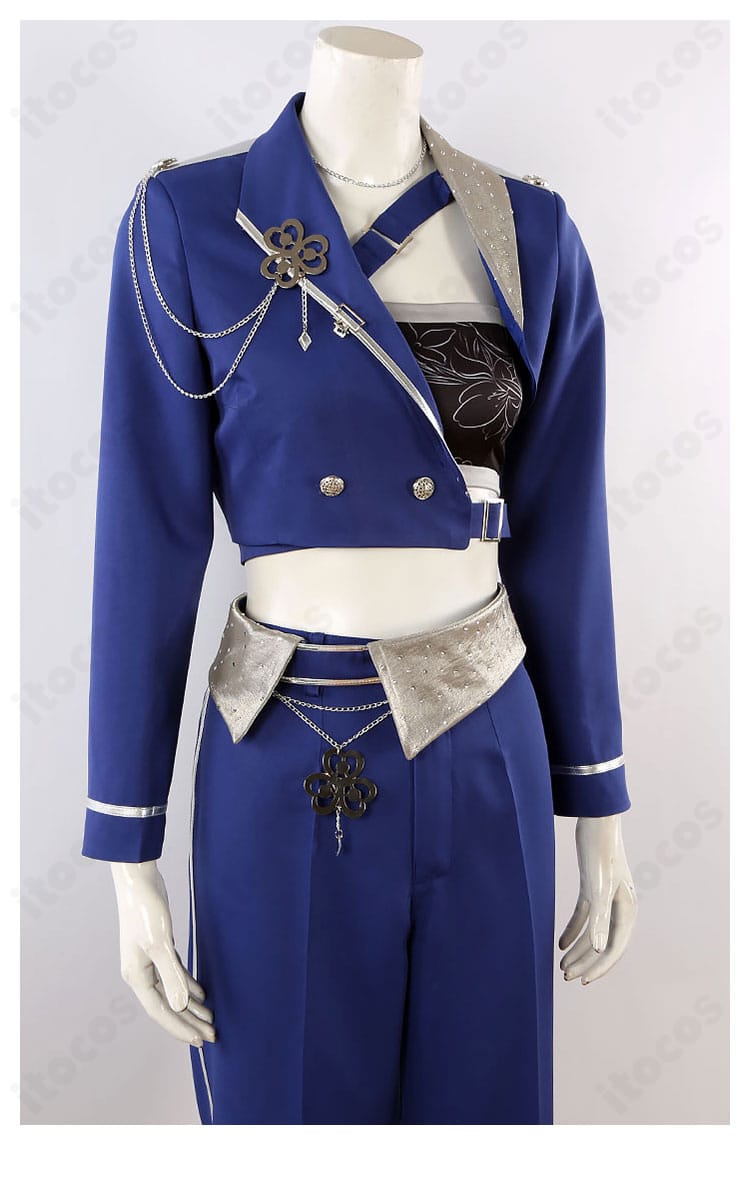 桃井愛莉 衣装の装飾クローズアップ。刺繍風意匠とメタリック調パーツの質感が分かる詳細写真。