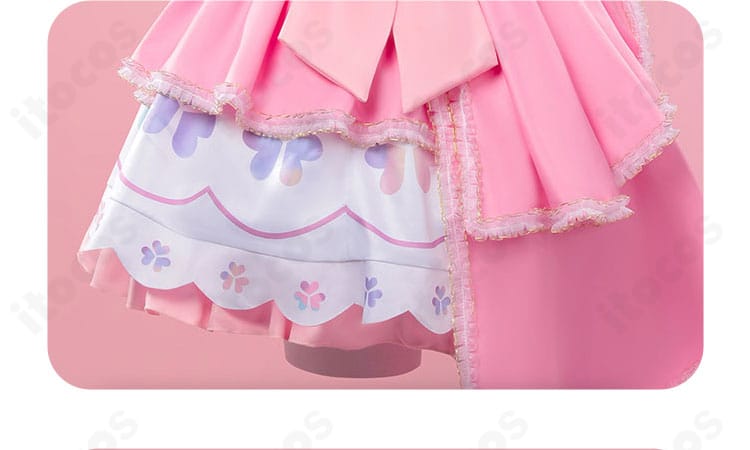 スカート背面の装飾ディテール。フレアの分量とレイヤー構成がわかる。