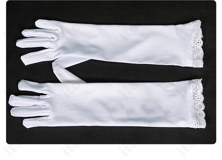 手袋の装飾ディテール。衣装全体の統一感を高める精緻なデザイン