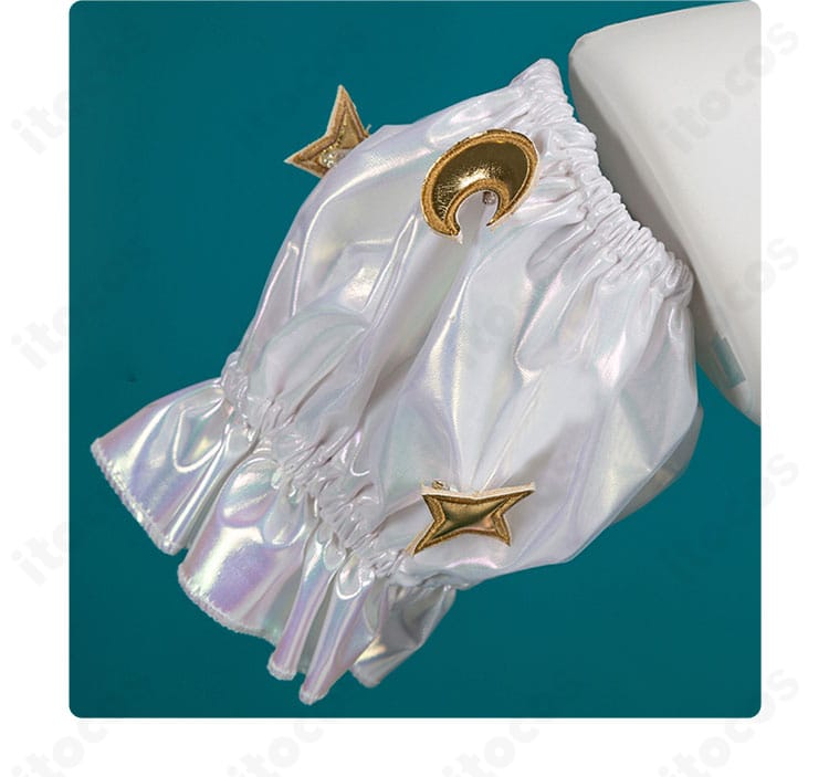 袖口の装飾ディテールの近接写真。繊細な意匠でキャラクター性を表現