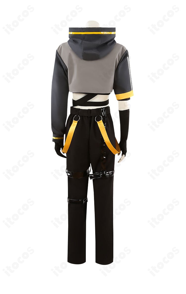 原神 空（そら）コスプレ衣装の背面。背面装飾とレイヤー構成まで丁寧に再現。