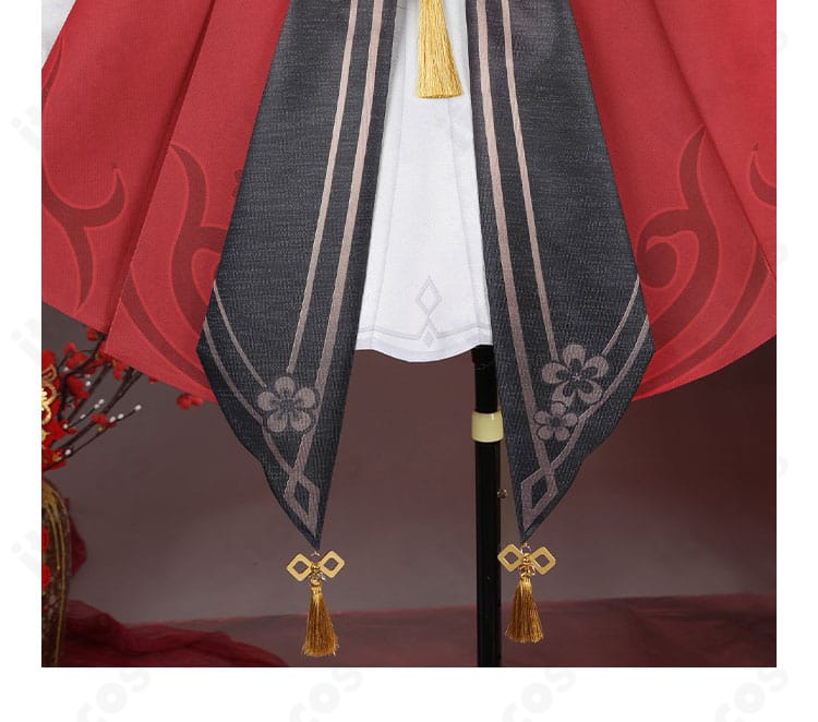 袖口の装飾ディテール。縁取りと模様の精密さ、手首周りのフィット感が分かる。