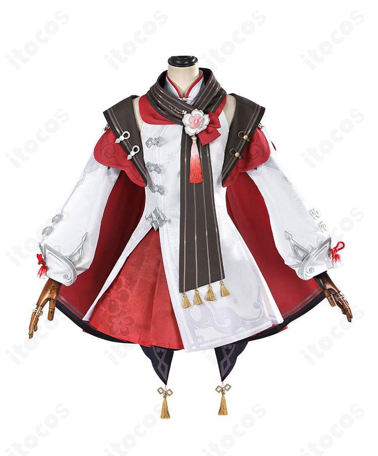 胡桃（フータオ）残雪に咲く紅 コスプレ衣装の正面ディテール。襟元と前身頃の装飾、配色バランスを強調。