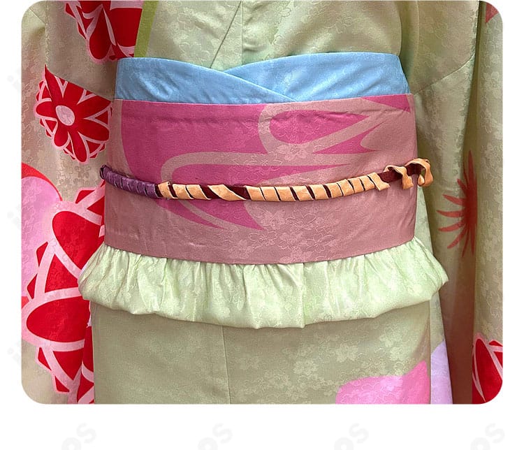 ウエストベルト装飾の詳細｜帯風ベルトの質感と留め部分の構成