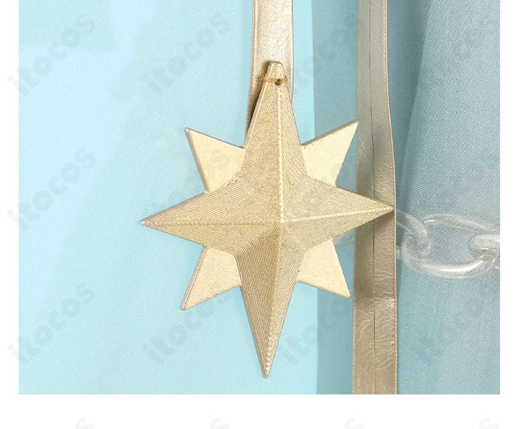 付属バッグの正面ディテール。宇宙の魔女の雰囲気に合う装飾でアクセントになるデザイン。