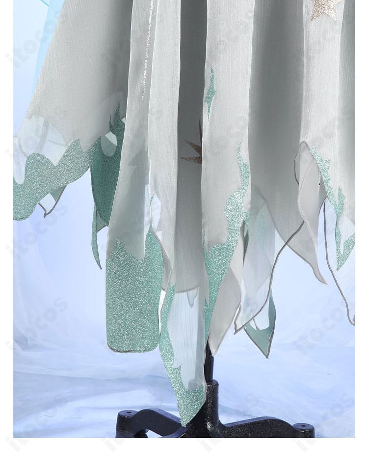 スカート裾の装飾近接。裾の縁取りと模様の再現度を鮮明に示したカット。