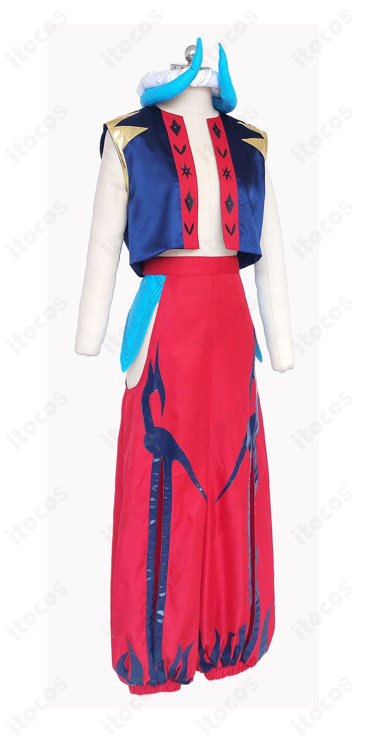 ギルガメッシュ（キャスター）衣装の側面ディテール。ローブの美しいドレープと立体感のあるシルエットが分かる画像。