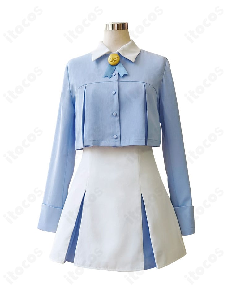 カードキャプターさくら 木之本桜 私服コスプレ衣装の正面全身。コートとワンピースのレイヤードでシンプルかつ高再現なデザイン。