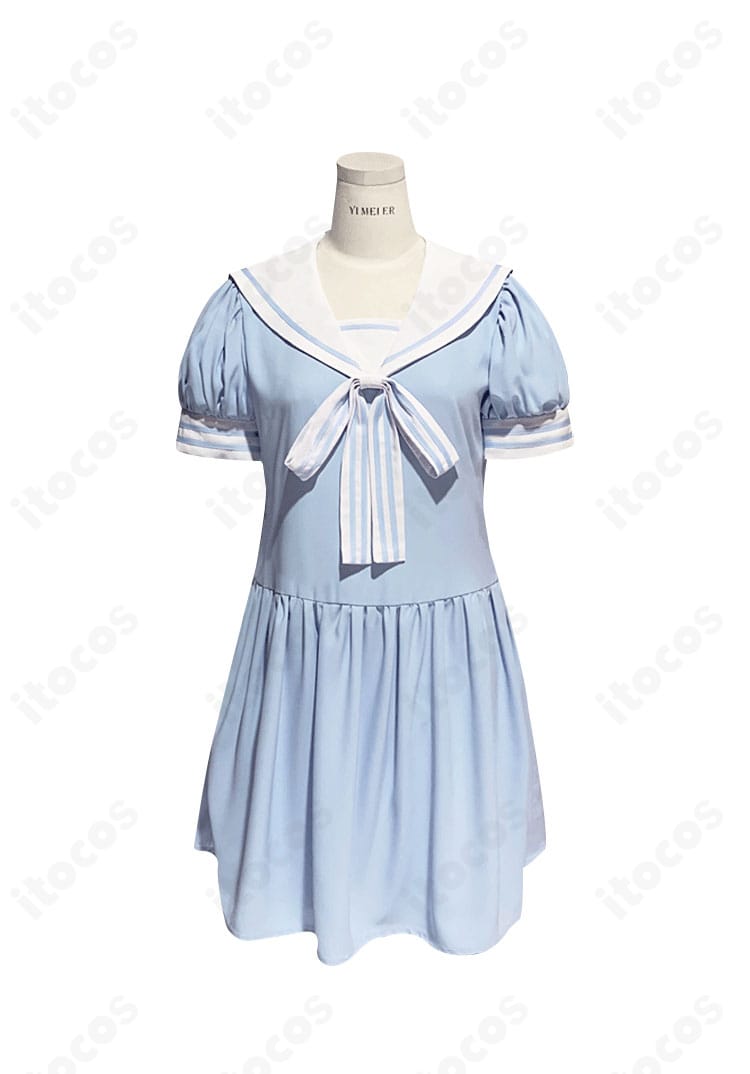 木之本桜の私服ワンピース正面全体。高発色の生地と可憐なAライン、カチューシャ着用のコーデ例。