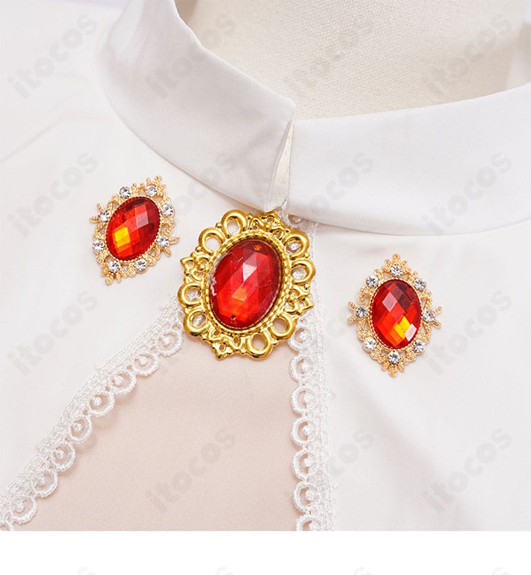 襟元の装飾ディテール。上品なデザインの切り替えと装飾パーツで清楚な印象を表現しています。