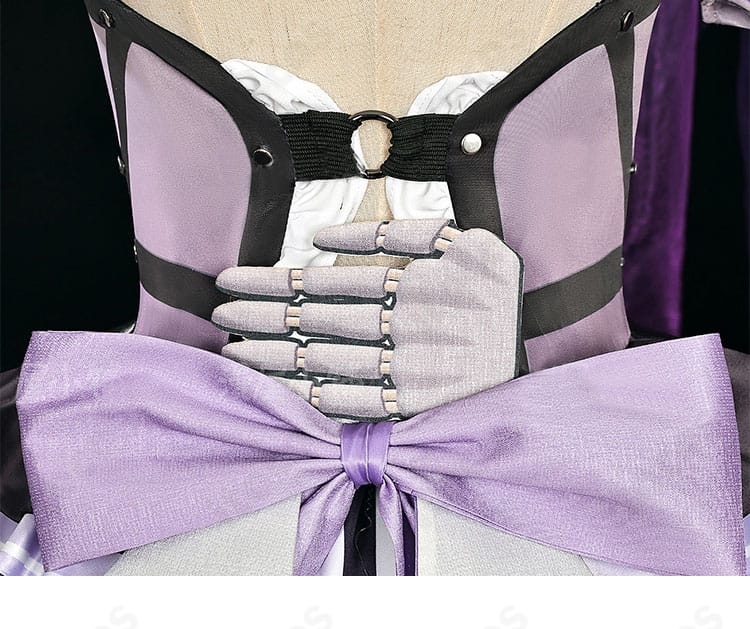 背中部分の装飾ディテール、リボン基部と縫製の仕上げ