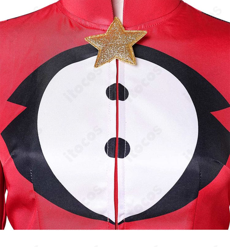 衣襟ディテールの寄り。装飾の形状と仕上げ、生地の質感がわかる拡大画像。