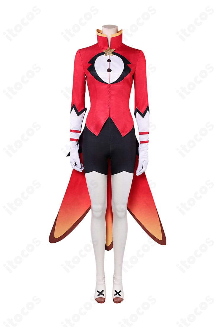 衣装正面写真。ヴァサゴのクールなシルエットを再現したトップスとショートパンツのバランスが確認できる。