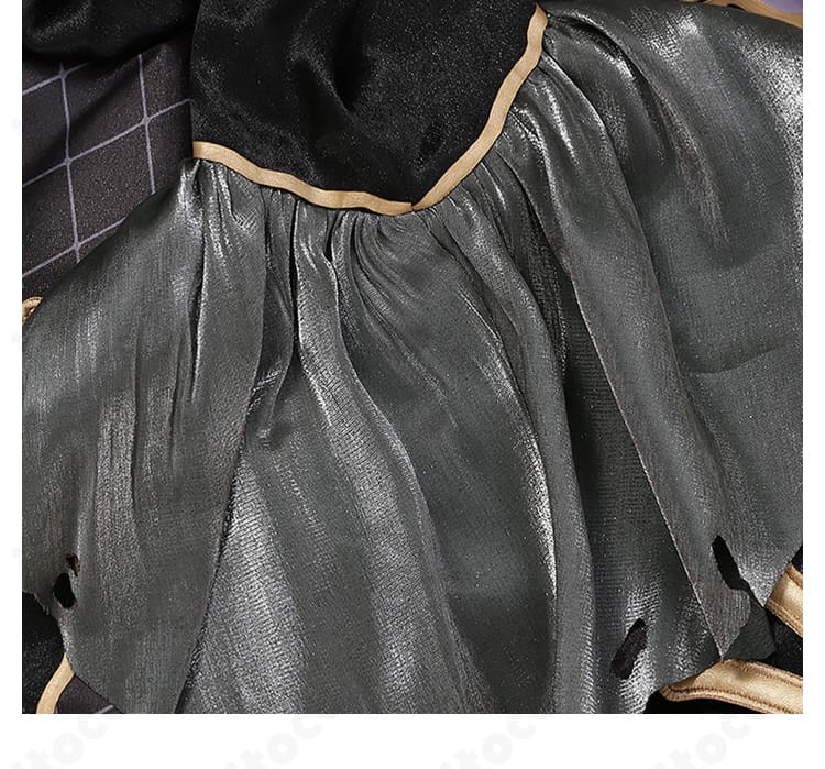 朔間凛月 コスプレ衣装の袖口ディテール。袖口の装飾やステッチの仕上がりを示すクローズアップ