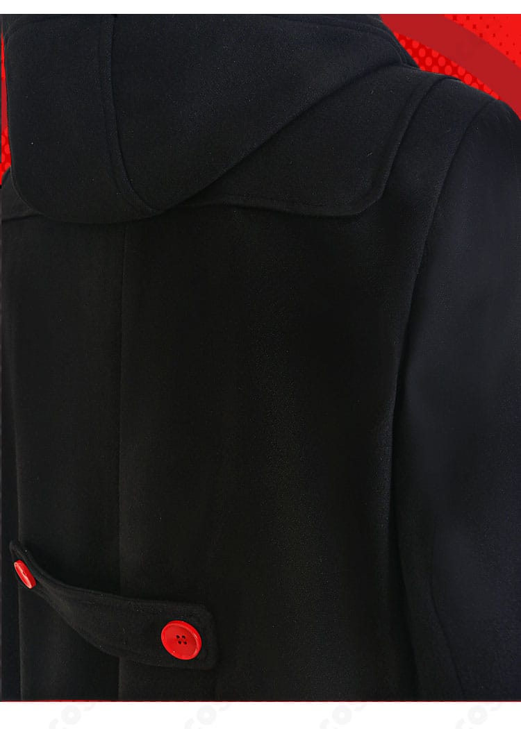 雨宮蓮 冬服コスプレの背面装飾とウエストラインの近接ディテール