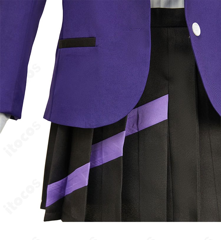 コートポケット周りの意匠。実用的なポケットと装飾パーツの仕上げを確認。