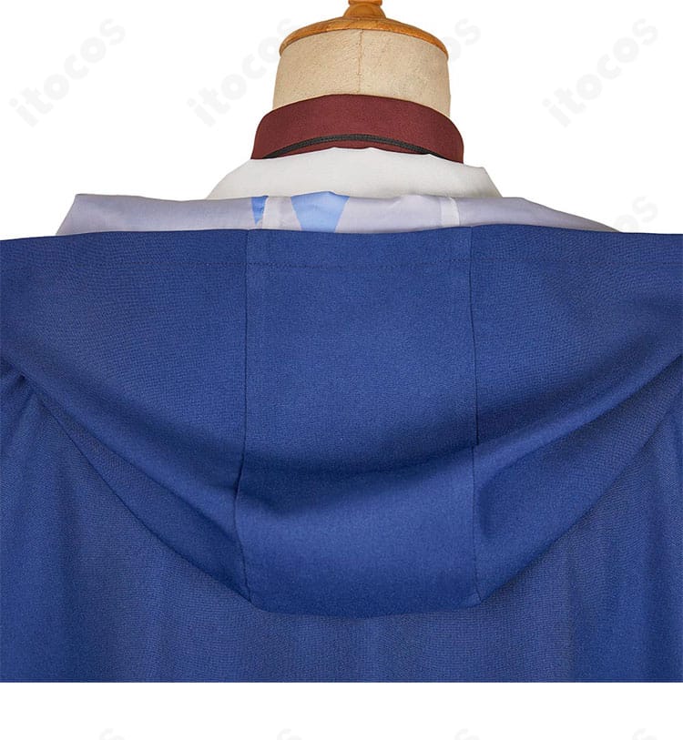 帽子（撮影用参考小物）の装飾ディテール。全体の世界観に合う意匠を近距離で示したカット。