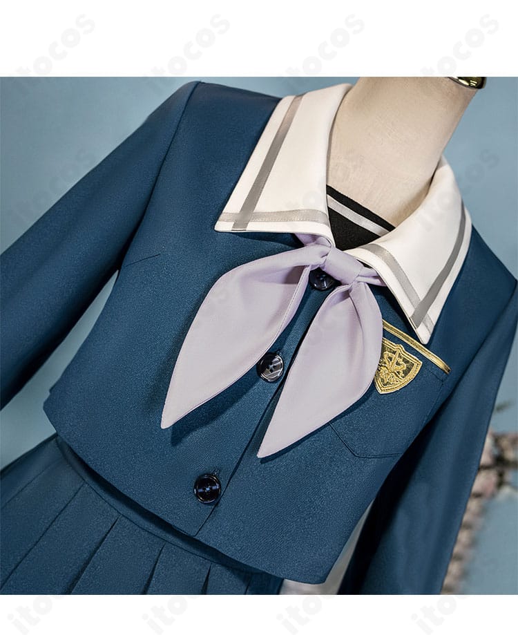 若葉睦 コスプレ衣装の襟元とスカーフ装飾のアップ。端正な結び目と整った縫製を示すディテール。