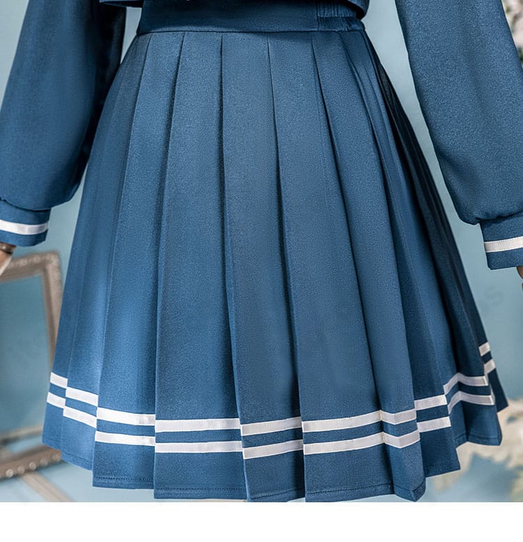 若葉睦 コスプレ衣装のスカート装飾ディテール。エレガントなドレープ感とラインの見え方。