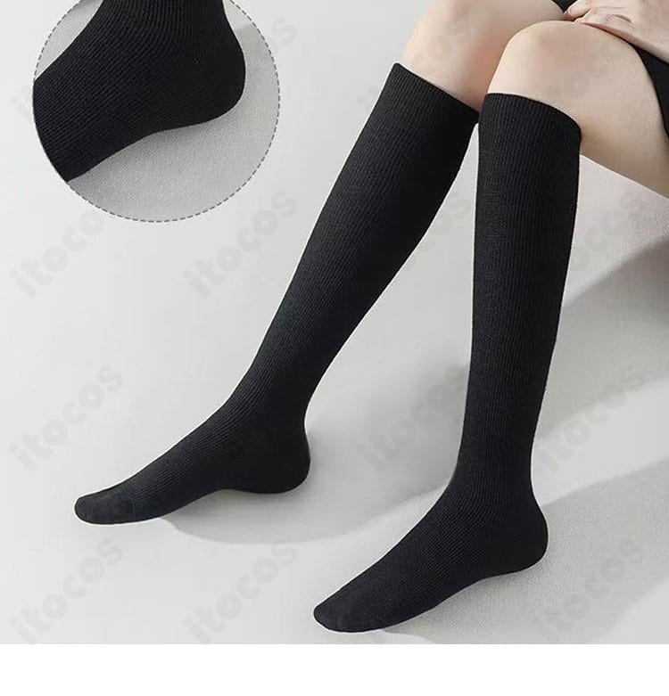 若葉睦 コスプレ衣装のソックス・レッグウェアの装飾ディテール。統一感のある学園風コーデ。