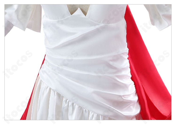 腰装飾のクローズアップ。ゴールドの縁取りと配置バランスを示す。