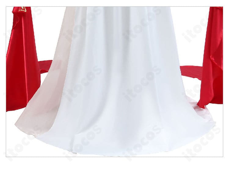 スカート裾の装飾詳細。生地の光沢とヘムラインの仕上げが見える。