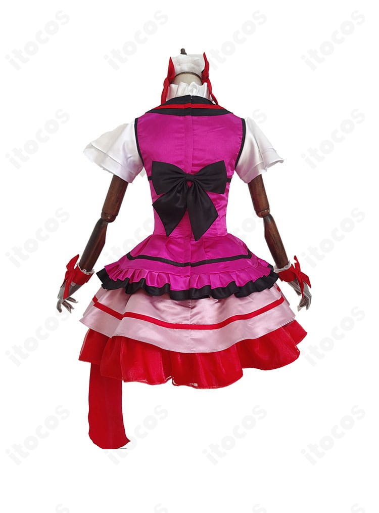 右肩と袖周りのディテール（装飾配置・縫製の仕上がり）