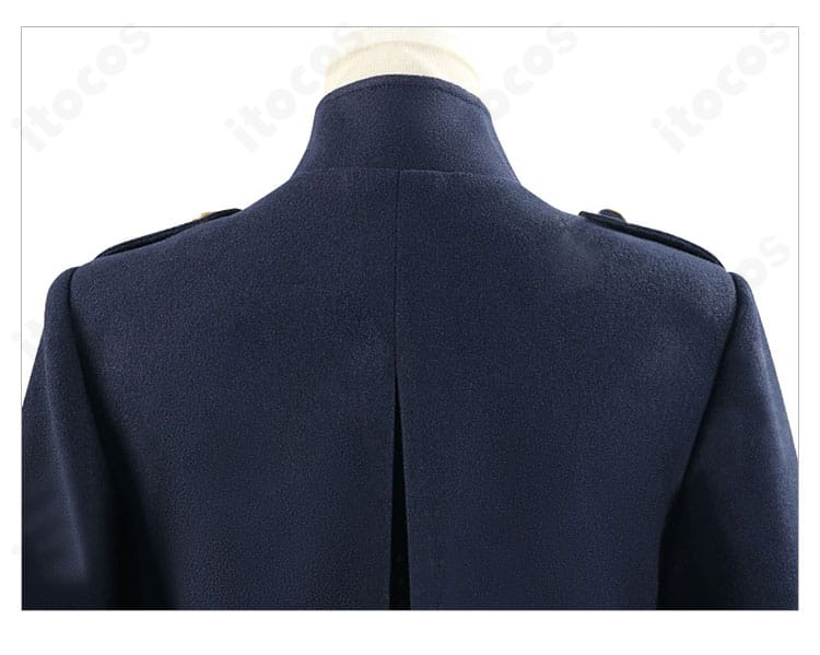 星宮いちご 冬服コート 背面ヨーク周りのディテール。立体感のある仕立てを示す拡大画像。