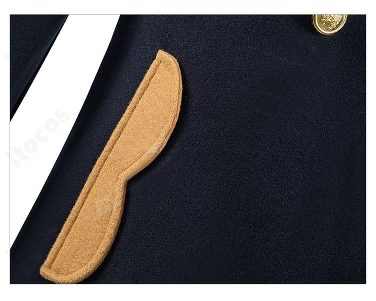 星宮いちご 冬服コート ポケット装飾のアップ。作品イメージに沿ったディテール表現。