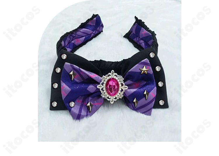 桜庭ローラ『星のツバサ』衣装の蝶ネクタイ拡大。中央パーツの立体感と結び目の形状を詳細に記録。