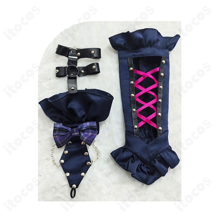 桜庭ローラ『星のツバサ』コスプレ衣装の背面。ファスナー位置と翼の装着方法、背面の切り替え線を示す。