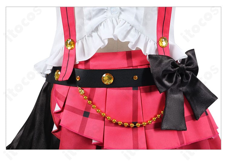 ウエストベルトの装飾ディテール。縁取りと金具風モチーフまで丁寧に作り込んだ近接カット。