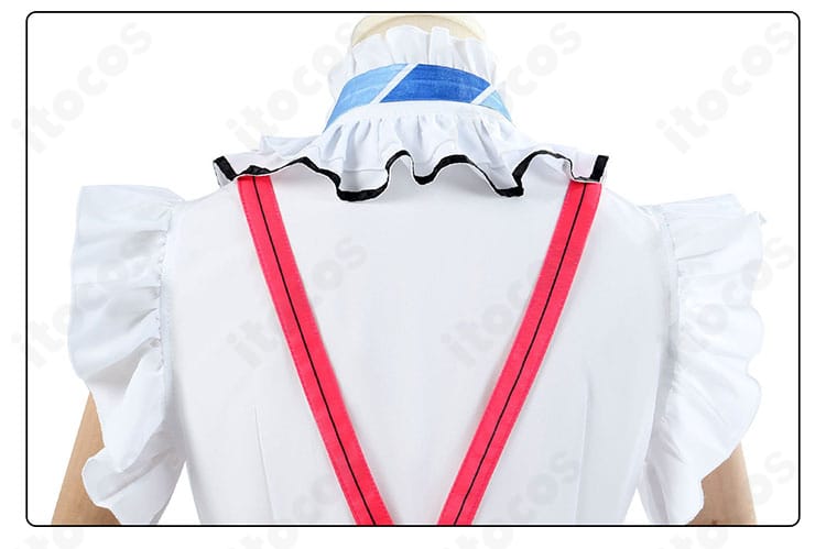 コスプレ衣装の背面ディテール強調カット。縁取りと装飾の整列を確認可能。