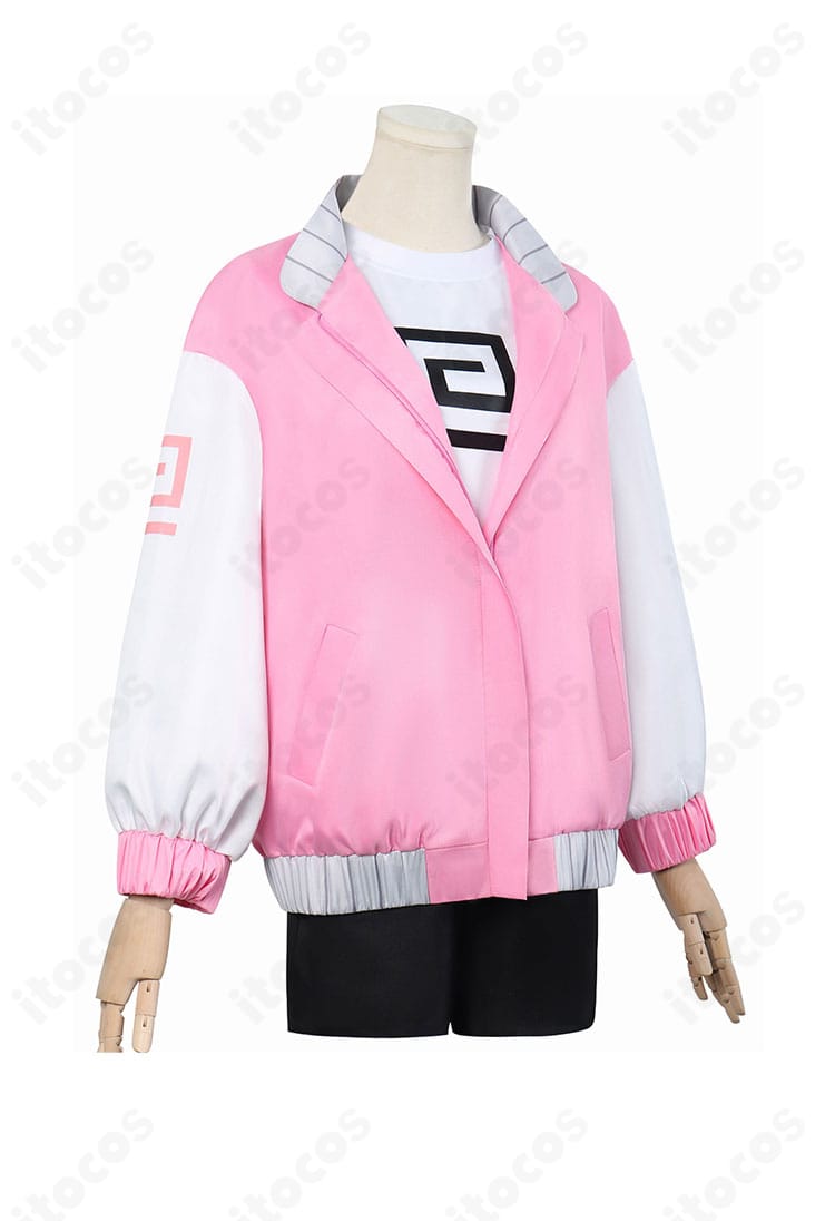 陸少糖 コスプレ衣装の側面シルエット。コートの落ち感とショートパンツのラインで機動性を表現