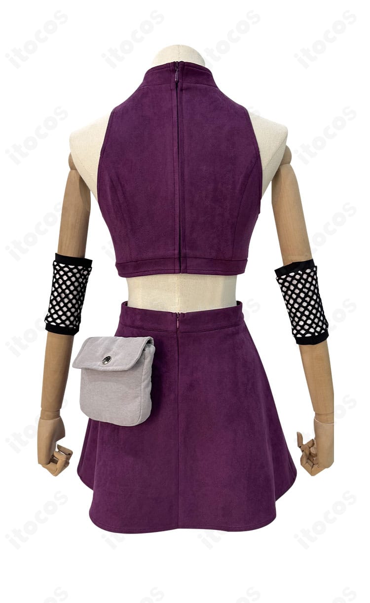 山中いの コスプレ衣装の背面。肩周りと背中の切り替え、シルエットのバランスが伝わるバックショット。